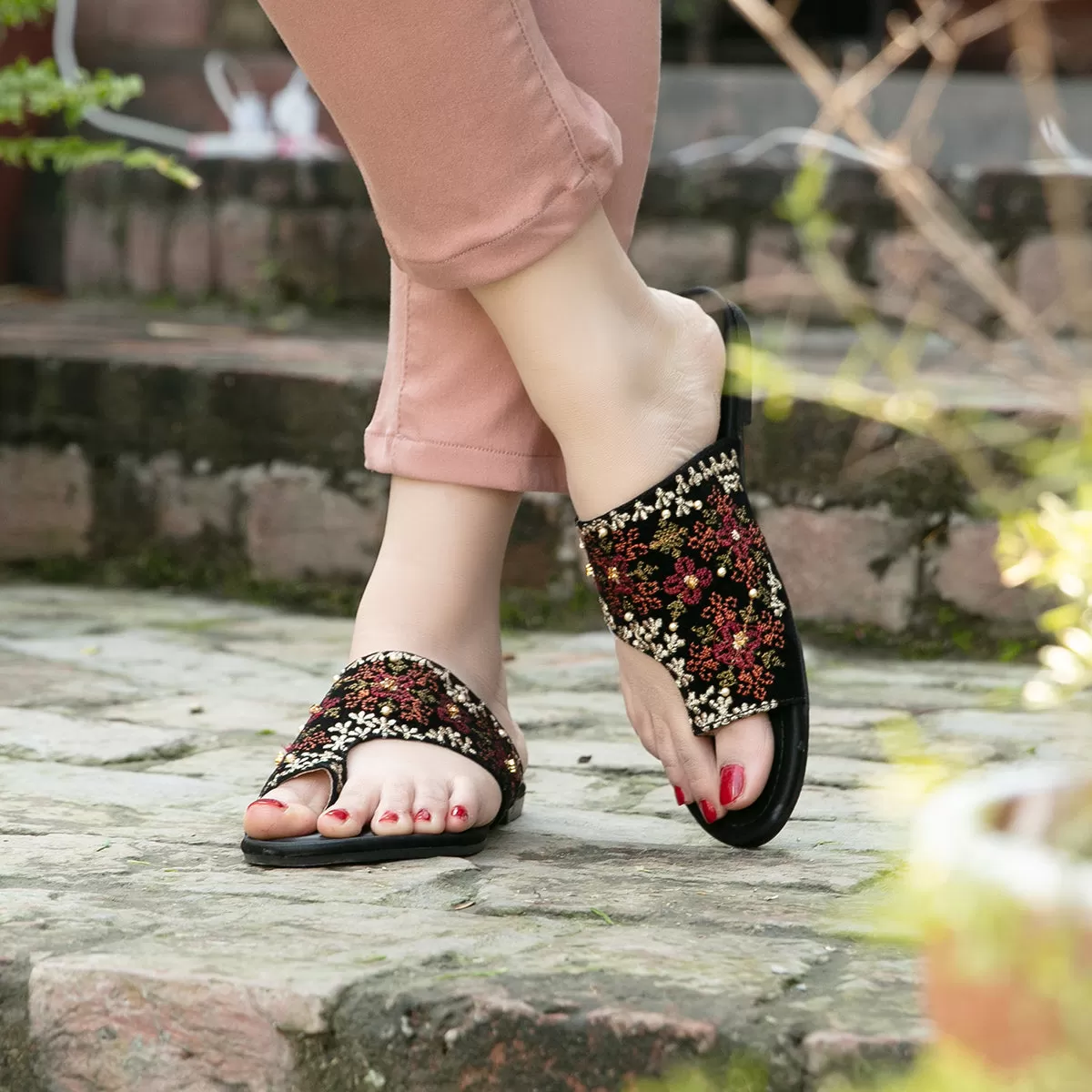 Black Ethnic Chappal L00500004