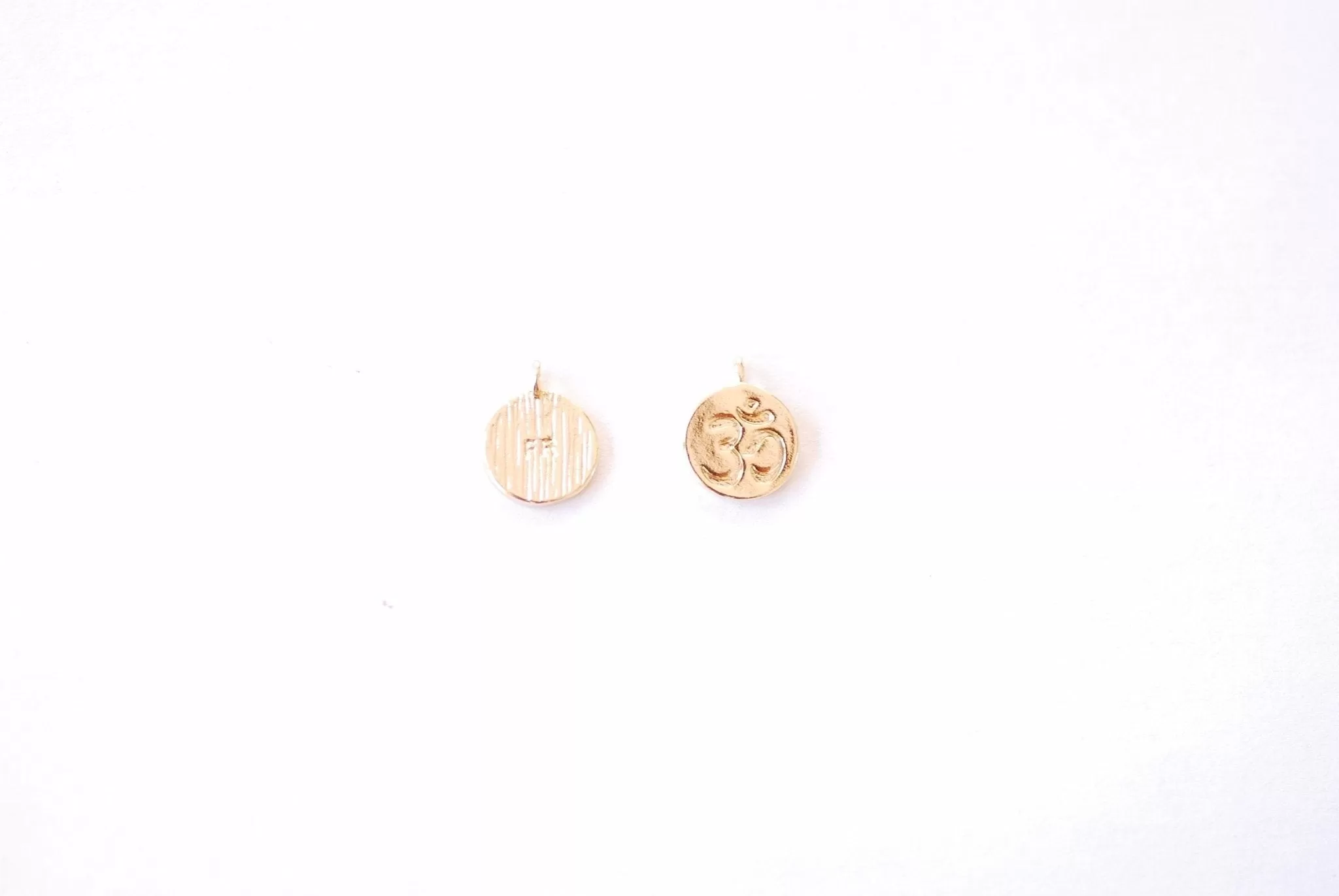 Ohm Symbol Wholesale Round Gold Charm - Namaste Spiritual Meditation Om Symbol Yoga Buddhist Ethnic Dangle HarperCrown B168